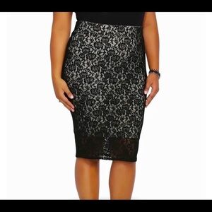 TORRID  black lace pencil skirt size 4 NWT